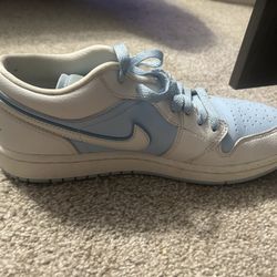 Men’s Jordan Lows Men’s 7.5 Women’s 9