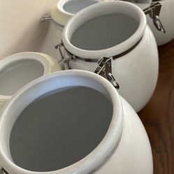 There A Three Pieces Canister Set It’s Barely Used 