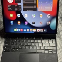 Apple iPad Pro 5th Gen 12.9" Wi-Fi + 5G (Unlocked)/128GB /Magic Keyboard