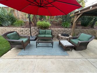 Brown Wicker Hampton Bay Patio Set w Cushions