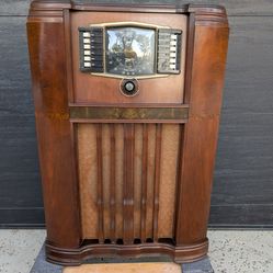 Beautiful Zenith 10S668 Vintage Wood Console Tube Radio Antique