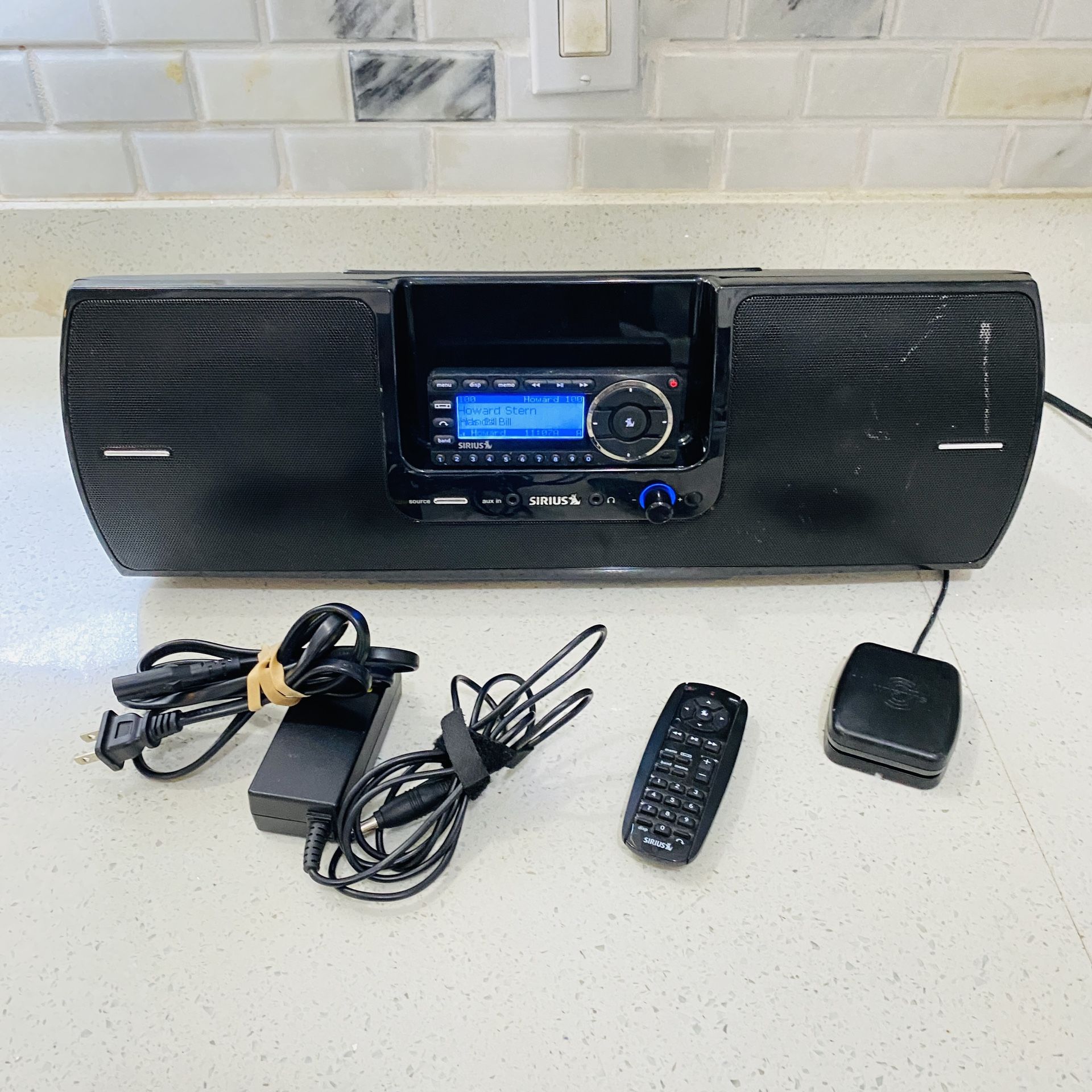 SiriusXM Satellite Radio Boombox Receiver SUBX2 with ACTIVE Litetime Subscription Starmate 5