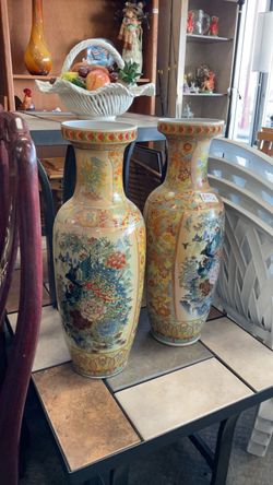 Set of 2 Vintage Porcelain Vase