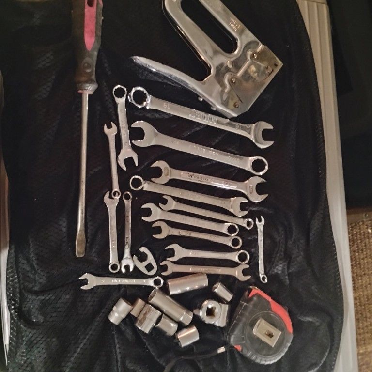 Mix Of Tools/Wrenches