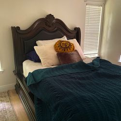 Elegant Bedroom Set With HYBRID Matress
