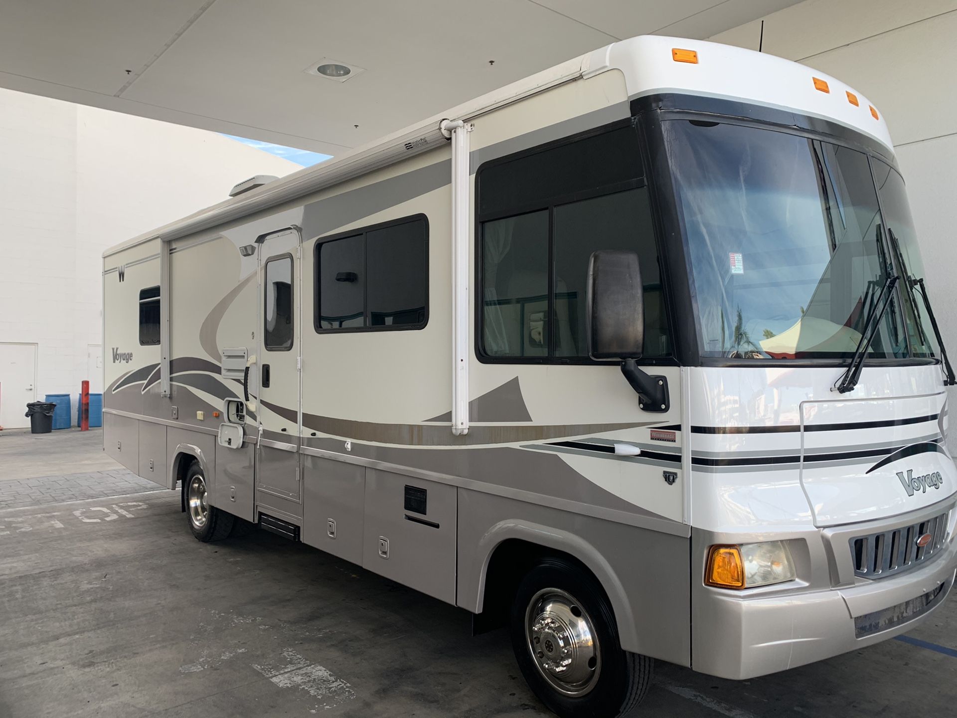 Rare find! 2006 Itasca Voyager 31w