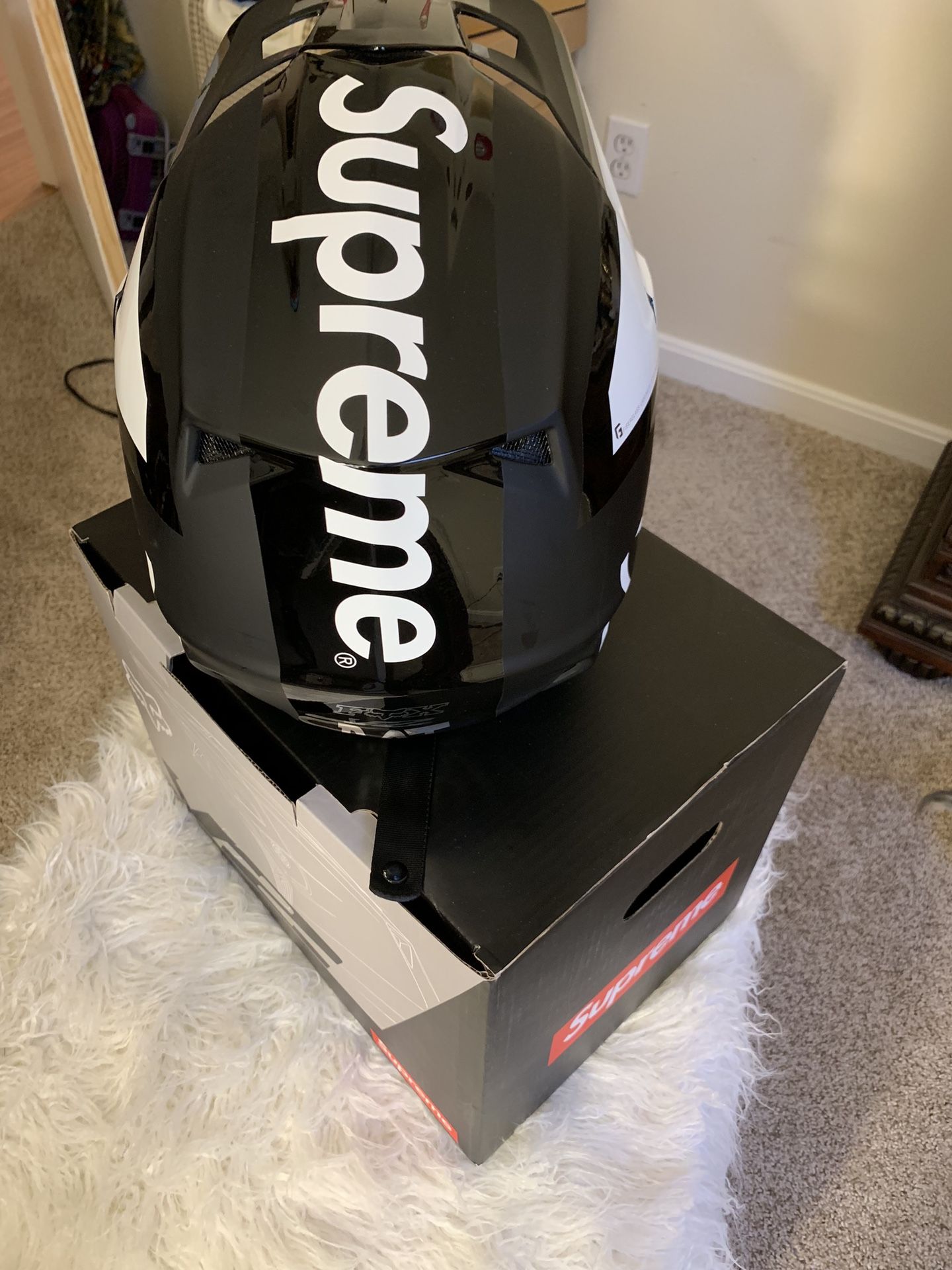 Supreme Fox Racing V2 Helmet Black