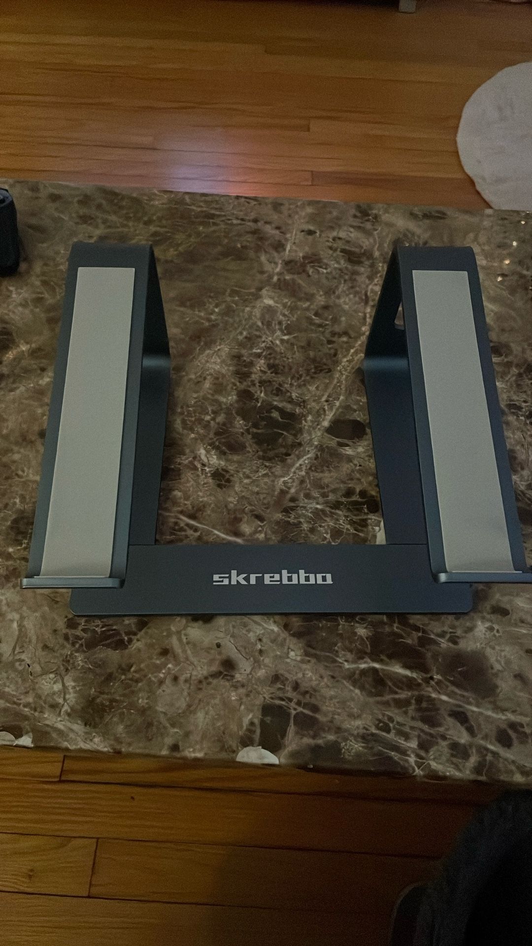 Skrebba Laptop Stand