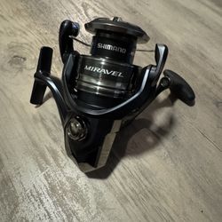 Shimano Miravel 4000xg Brand New Spinning Fishing Reel. 
