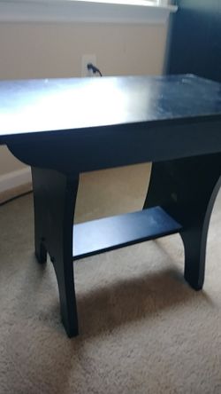 SMALL TABLE BEDSIDE TABLE
