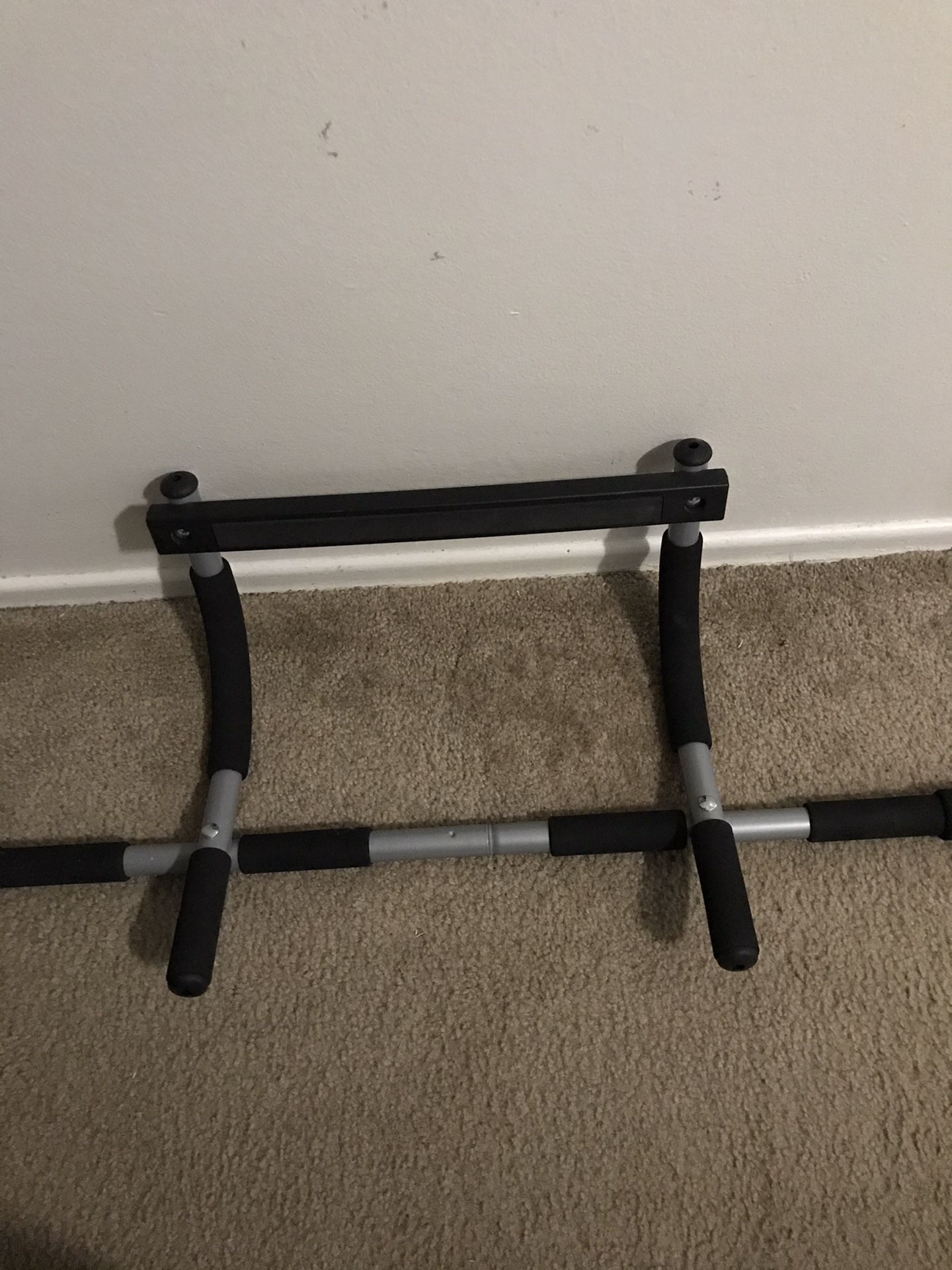 Multi Grip Doorway Pull Up Bar Good condition
