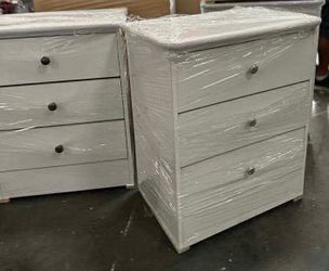White Nightstand set (( 2 piece