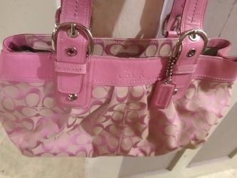 Beautiful Pink Coach Purse ππ
