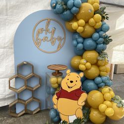 Pooh Balloons Backdrop