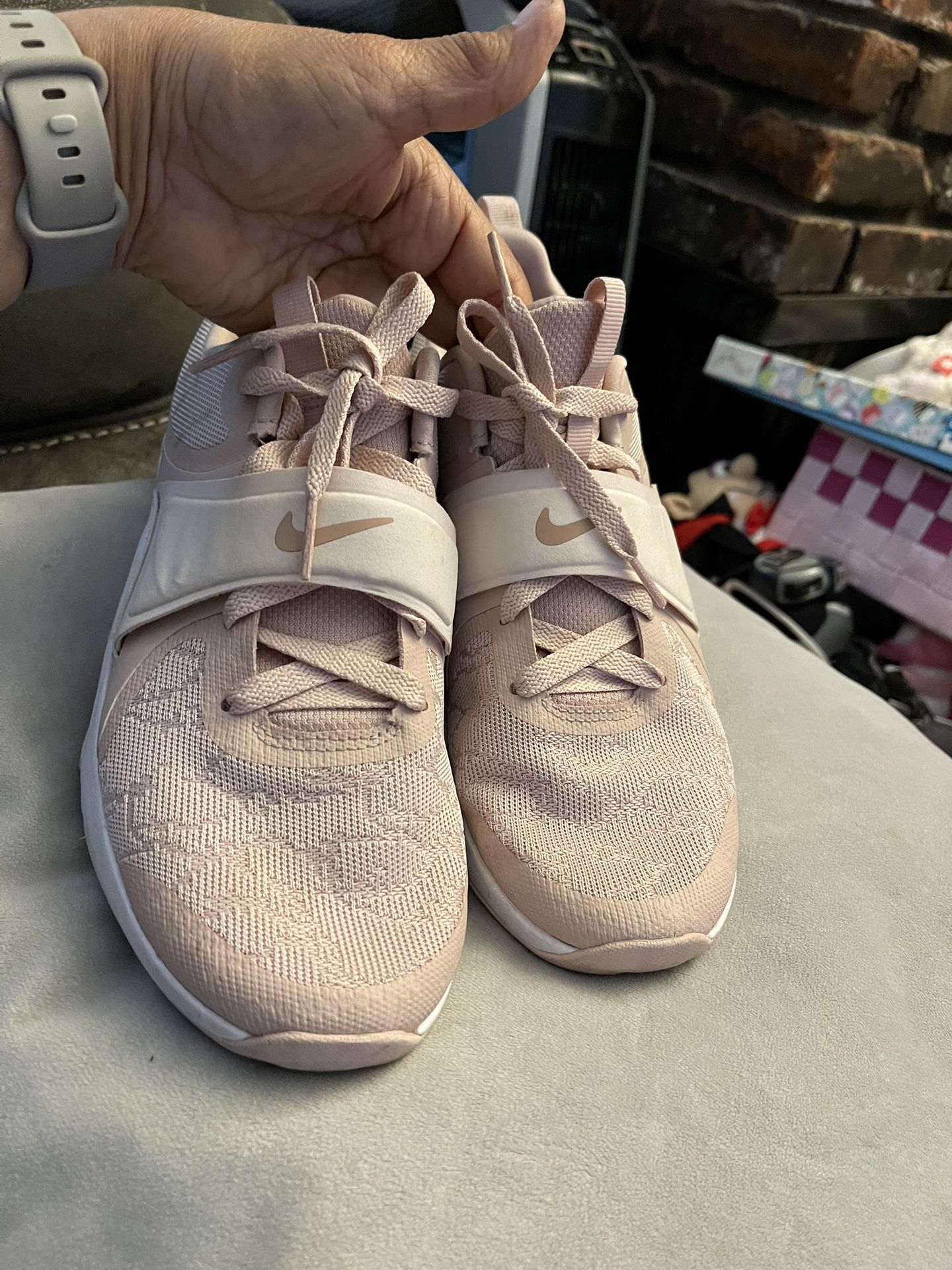 Women Nike Size 91/2