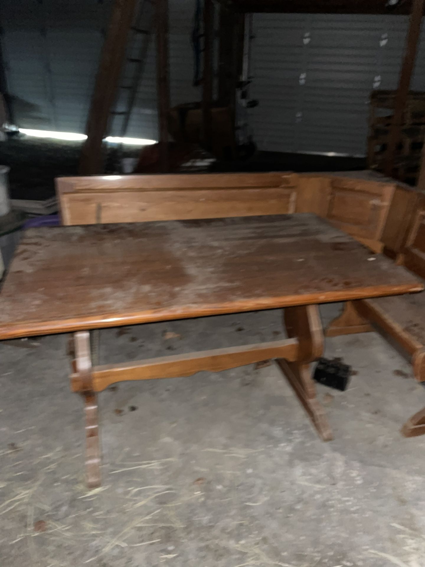 Three sided breakfast nook