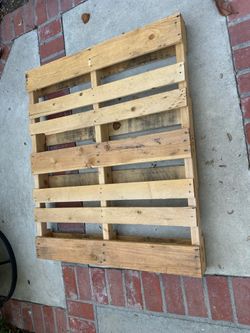 7 Standard Pallets Free $0