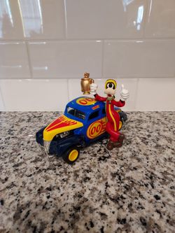 Disney Ertl Goofy 1940 Modified Coupe Die-Cast Car Coin Bank - 1998 - New In Box 