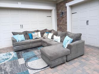Gray U Shaped Sectional Sofa with reversible Chaise