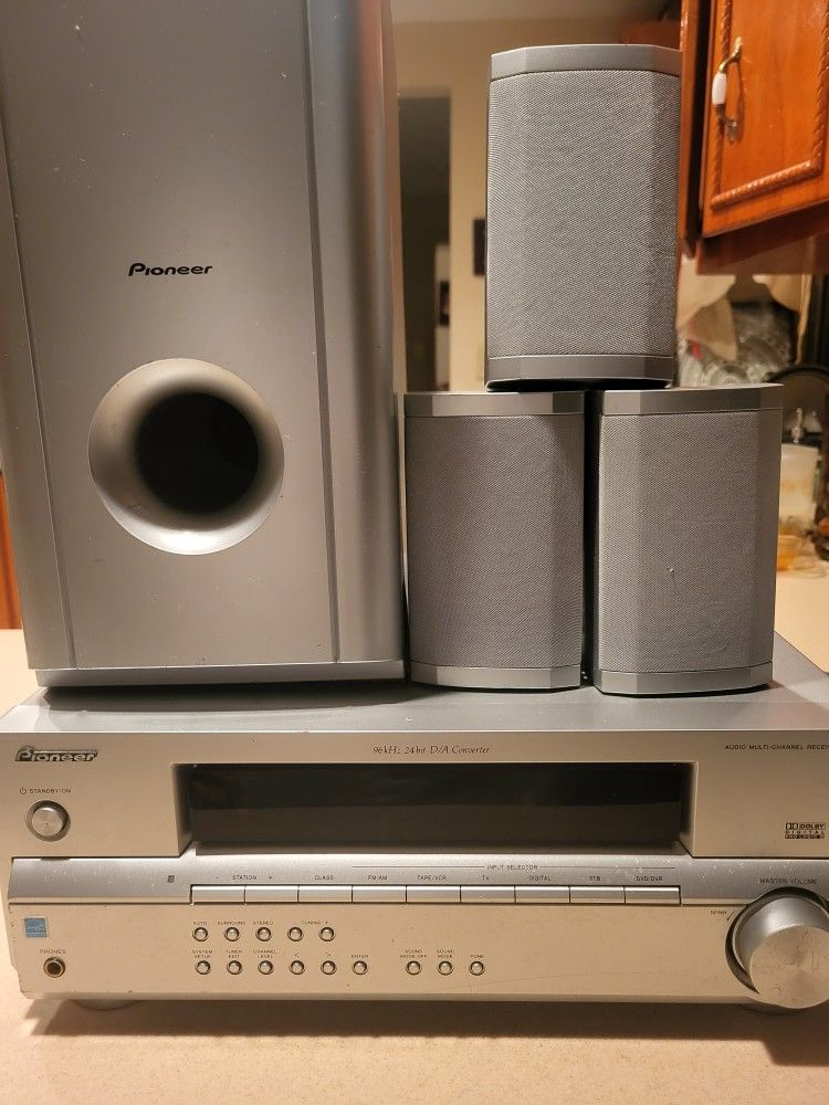 (Pioneer Audio Multi-Channel Receiver Model SX-315 ) Plus 4 Speakers