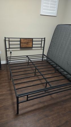 Queen Size Metal Bed Frame with Headboard