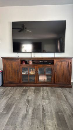 Tv console