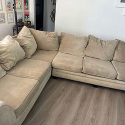 L-Shaped Sectional Couch – Neutral Beige – Comfortable & Spacious