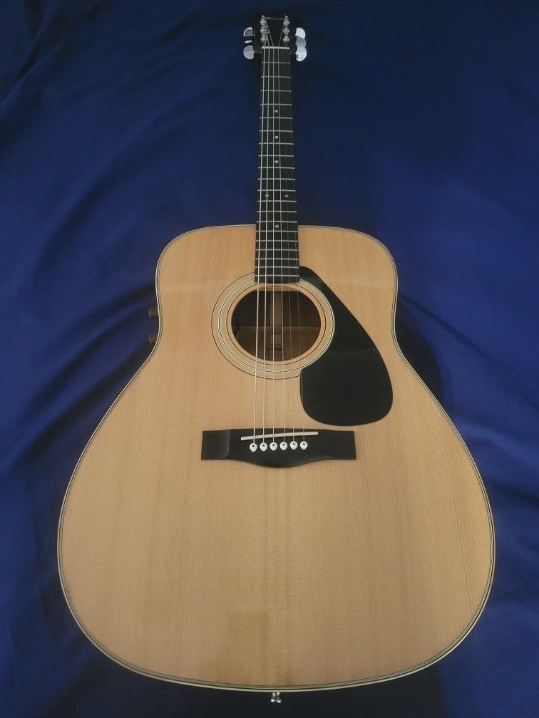 Yamaha FG-335E