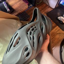 Yeezy Foam RNRs Onyx Size 13 