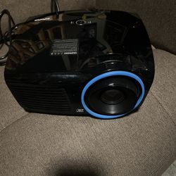Infocus IN3138HD Projector W/ 120 Screen. 