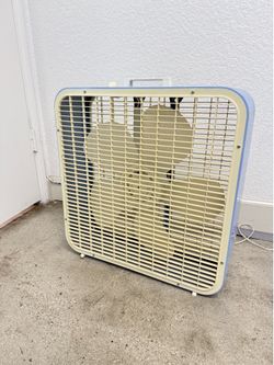 Vintage Kmart Lakewood 3-speed box fan (Model A0608B2000) highly collectible