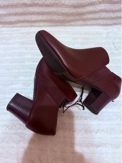 Size 8.5 women boots