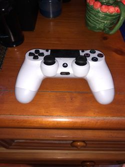 PS4 CONTROLLER !!!!! Normal Use. Works with Cord.