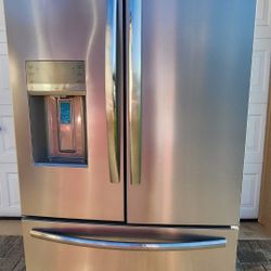 Frigidaire Gallery 27.8-cu ft French Door Refrigerator with Dual Ice Maker, Water & Ice Dispenser - Fingerprint Resistant Stainless Steel ENERGY STAR