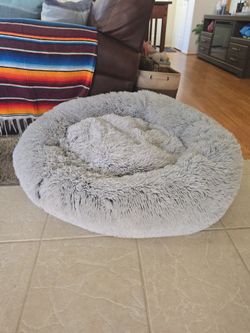 40 inch Dog or cat cozy bed.