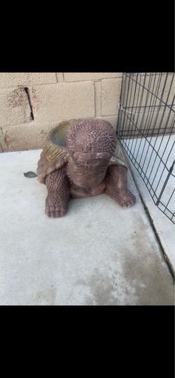 2 turtles to hold your plants