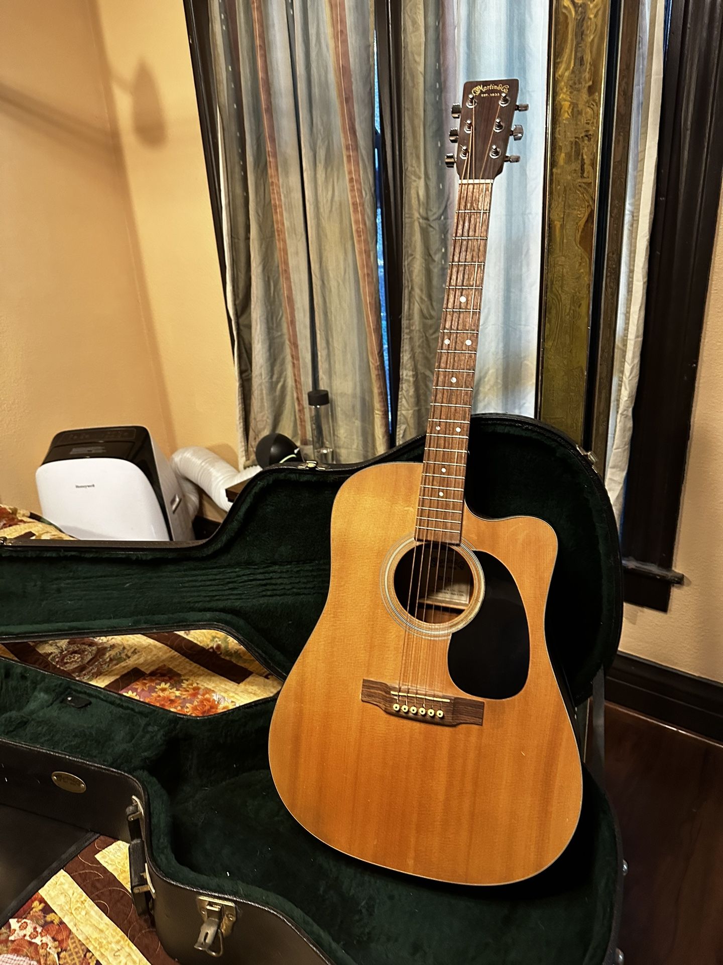 Martin DC-1E with Hardcase