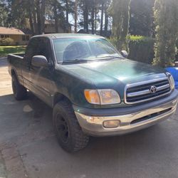 Toyota Tundra  V8 2001 