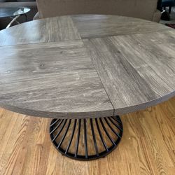 Round Dining Table 