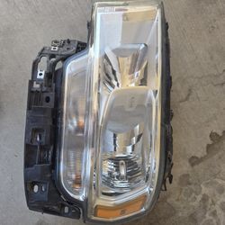 Dodge Ram 2500 Driver Headlight