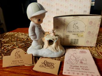 Precious Moments 'Wishing You A Cozy Season' Figurine