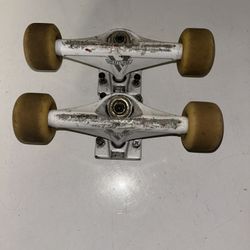 Venture Skate Trucks 