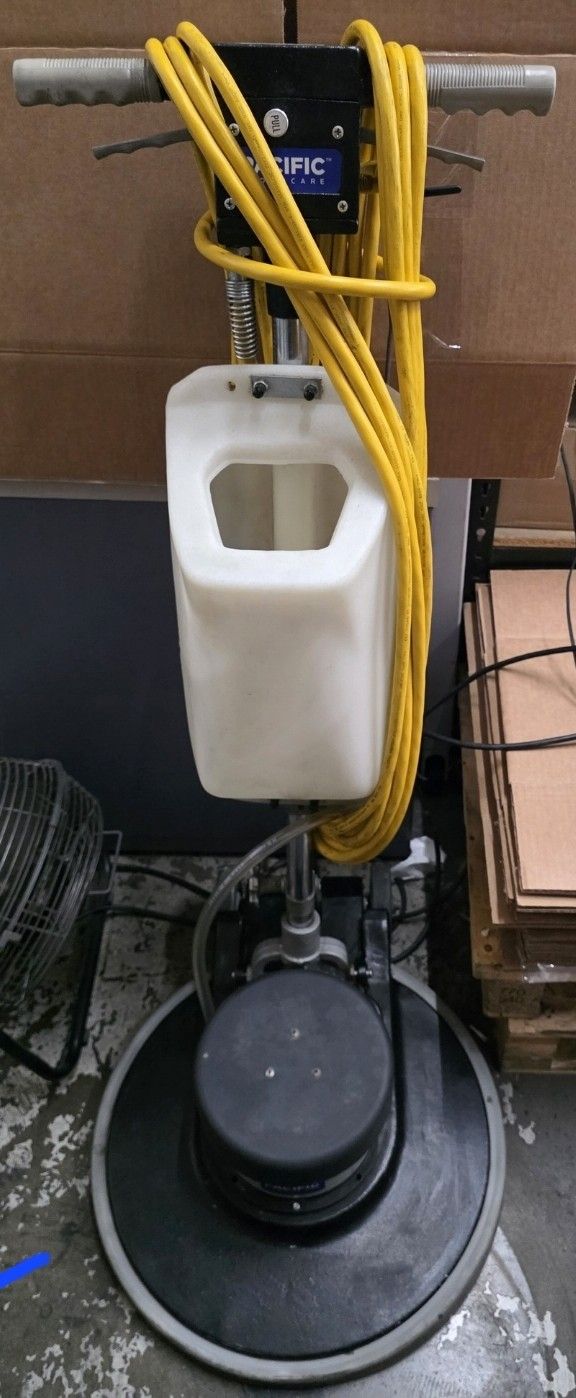 PA IFIC FLOOR SCRUBBER