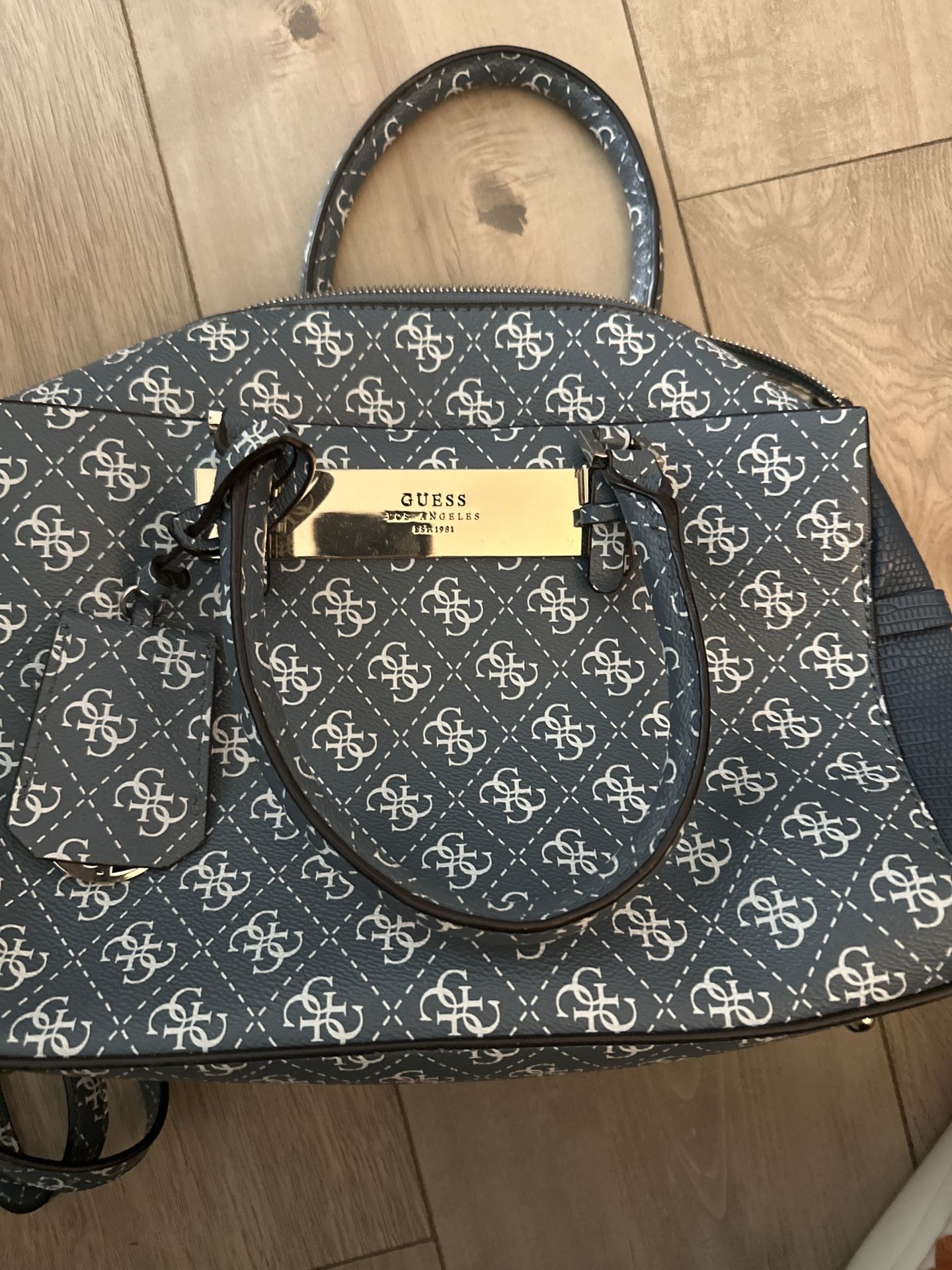 Genuine Guess Isla box satchel, style SG621406