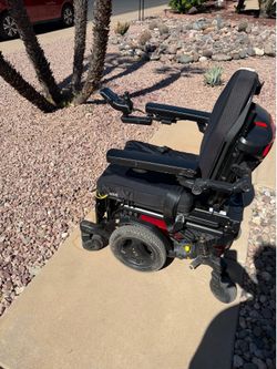 Quantum Edge 3.0 Stretto Lifting Power Wheelchair