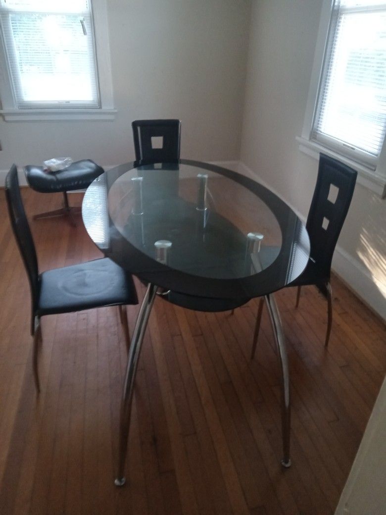 Glass Oval Dining Room Table With 3 Chairs