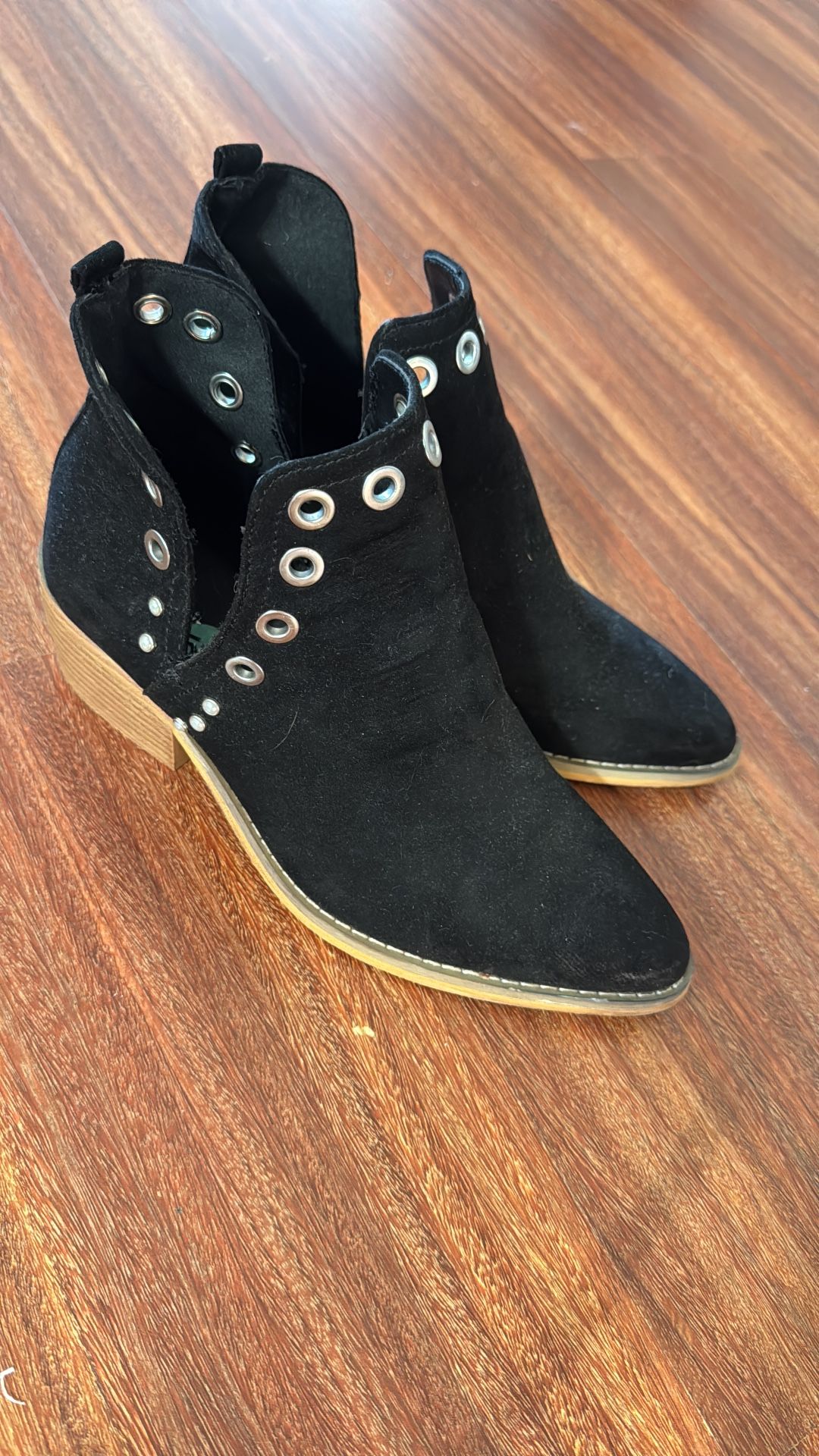Boots 5 1/2