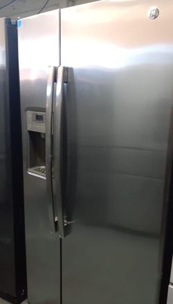 GE  Side-by-Side Stainless Steel Refrigerator Fridge
