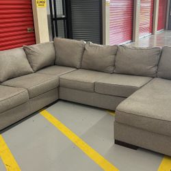 🌟 **For Sale: Cozy 4-Piece Sectional Couch** 🌟