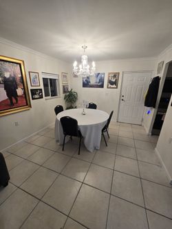 60 Inch (New) Chiavari Folding Table  With 5 Pack White Table Cloth